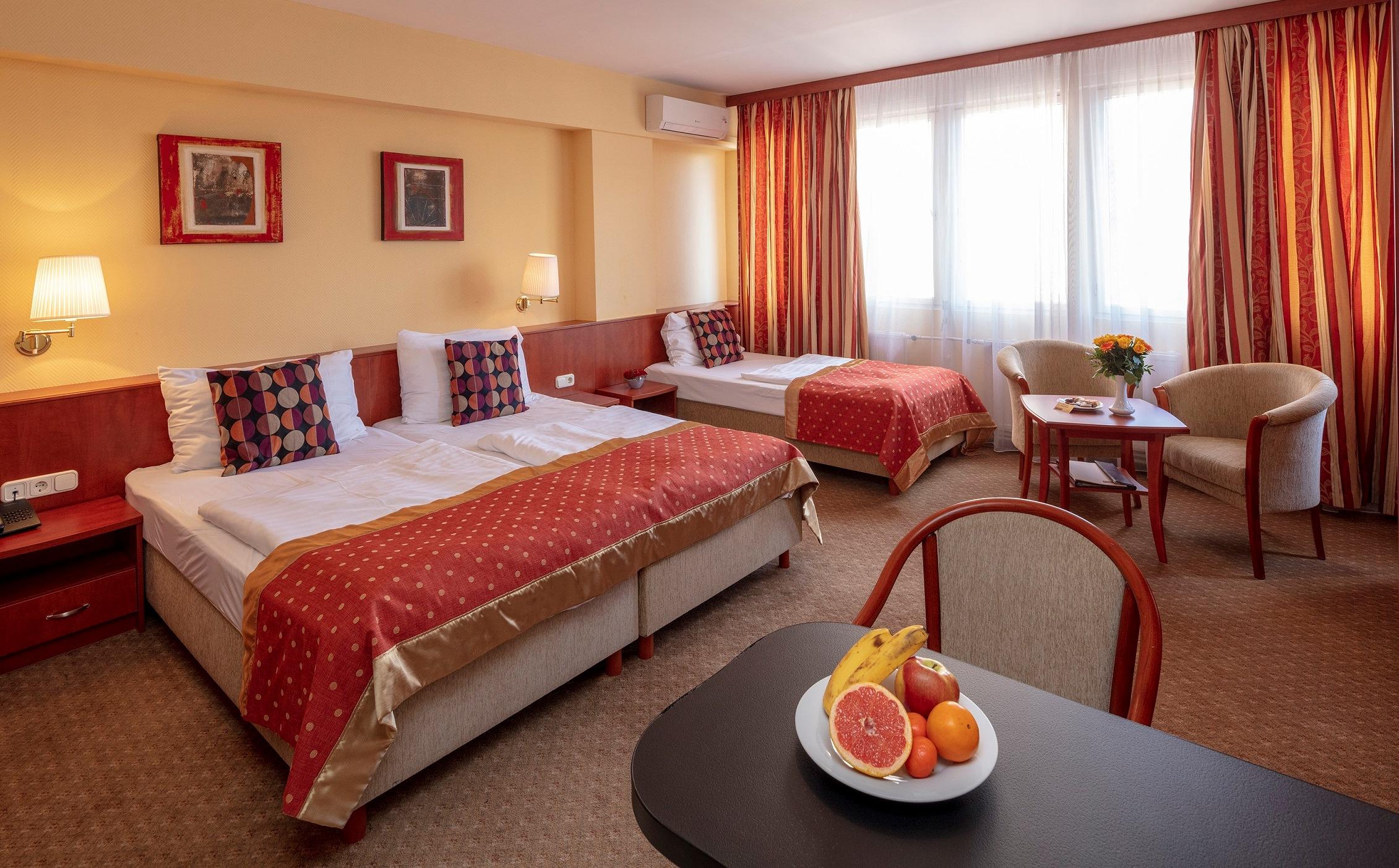 Hotel Charles Budapest Ngoại thất bức ảnh