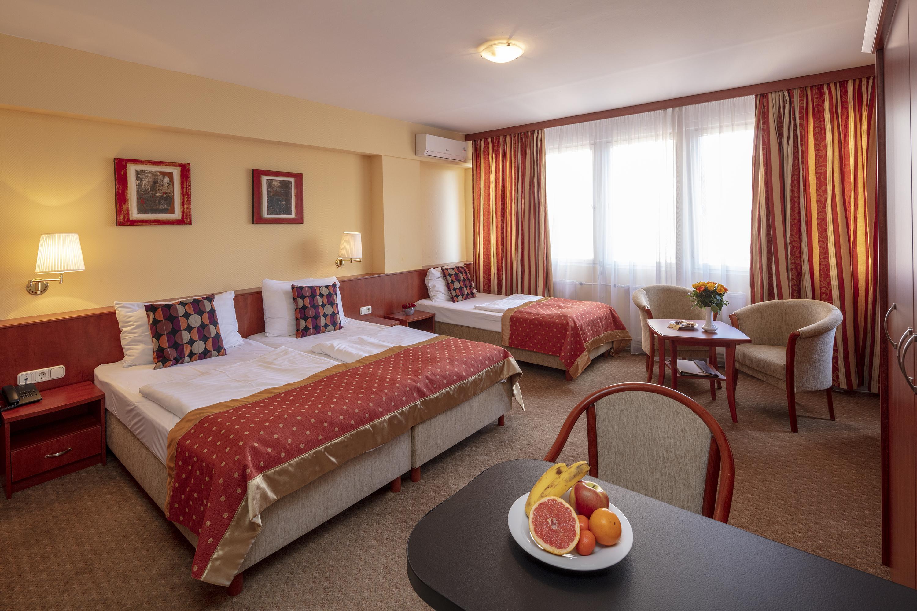 Hotel Charles Budapest Ngoại thất bức ảnh